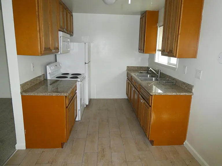 1416 Kingman Ave — Photo 2