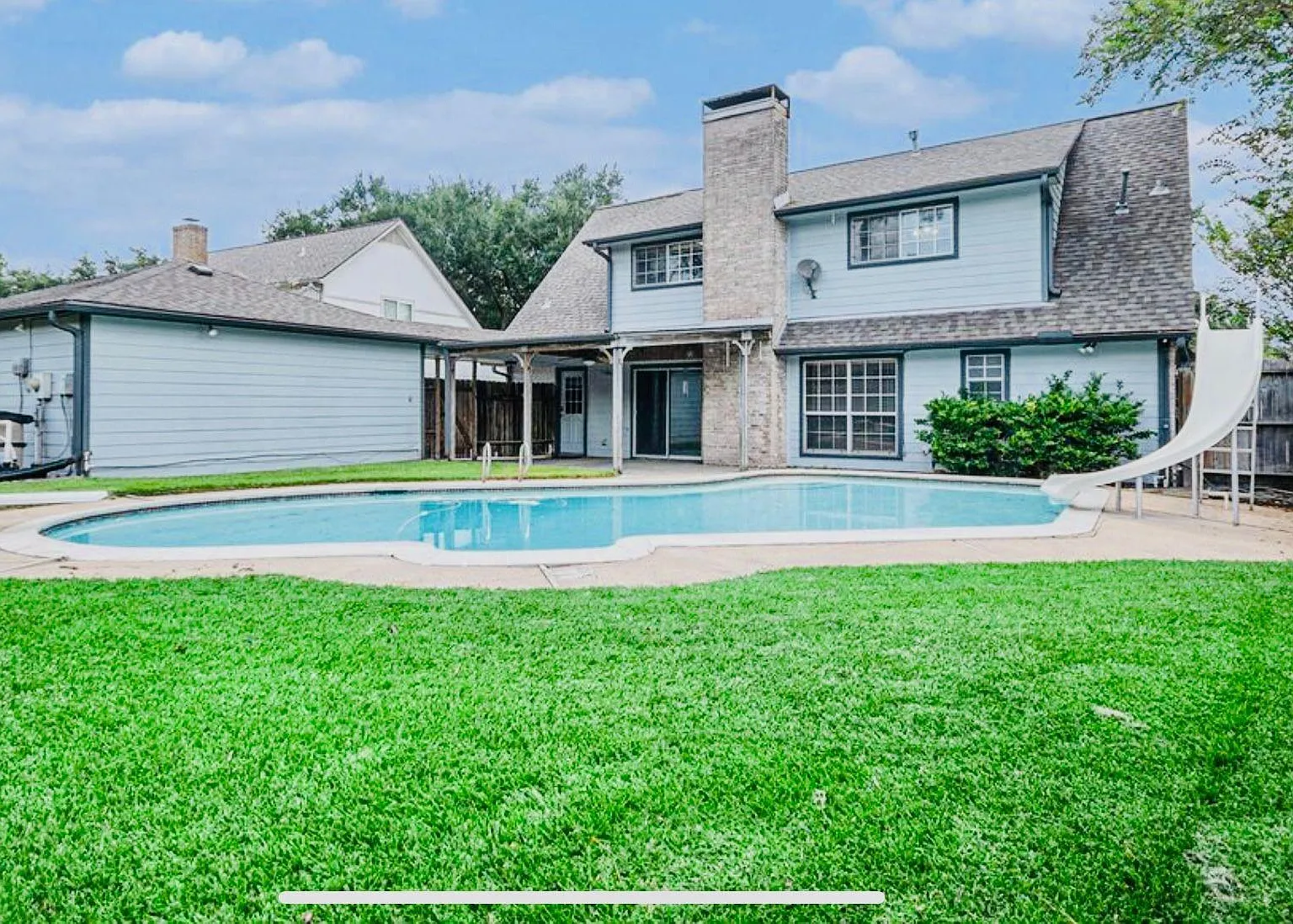 4 bed, 2.5 bath, 2314 sqft, $2,350 — Photo 1