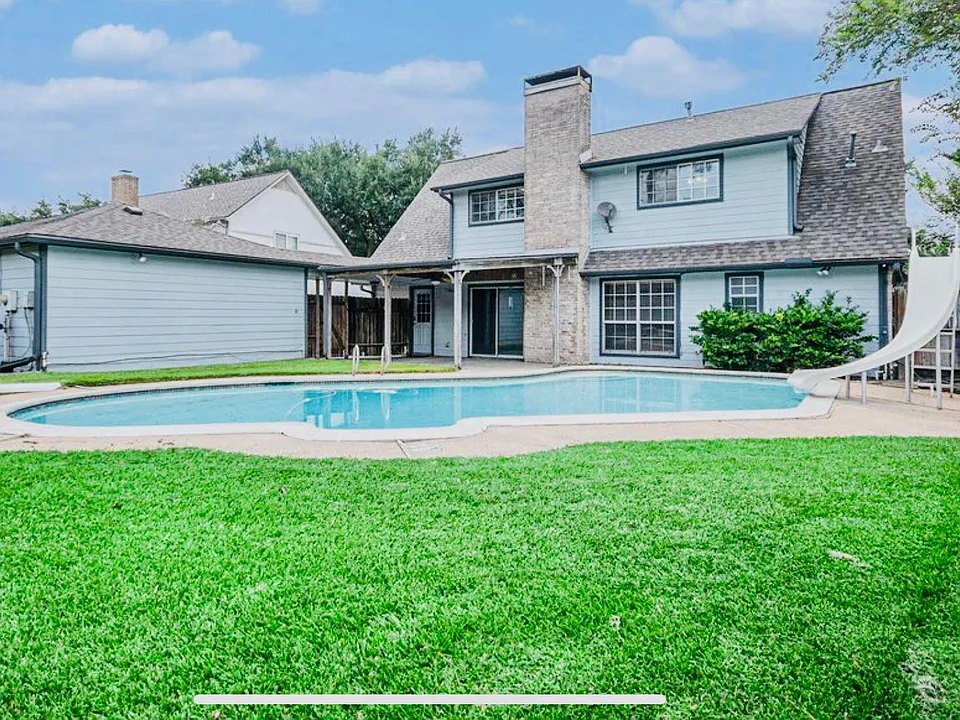 15014 Hollydale Dr