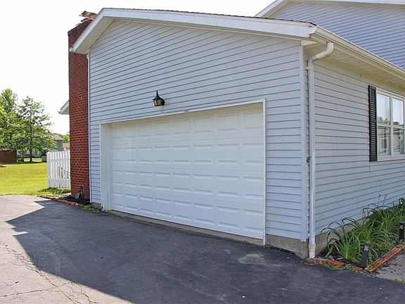 4th image of 8783 Honeysuckle Dr