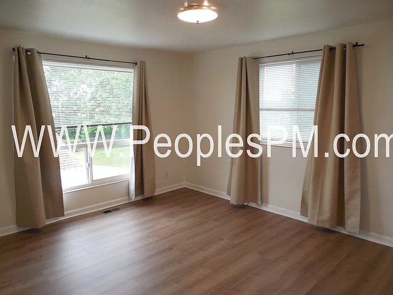 1617 Jones Ave NE — Photo 13