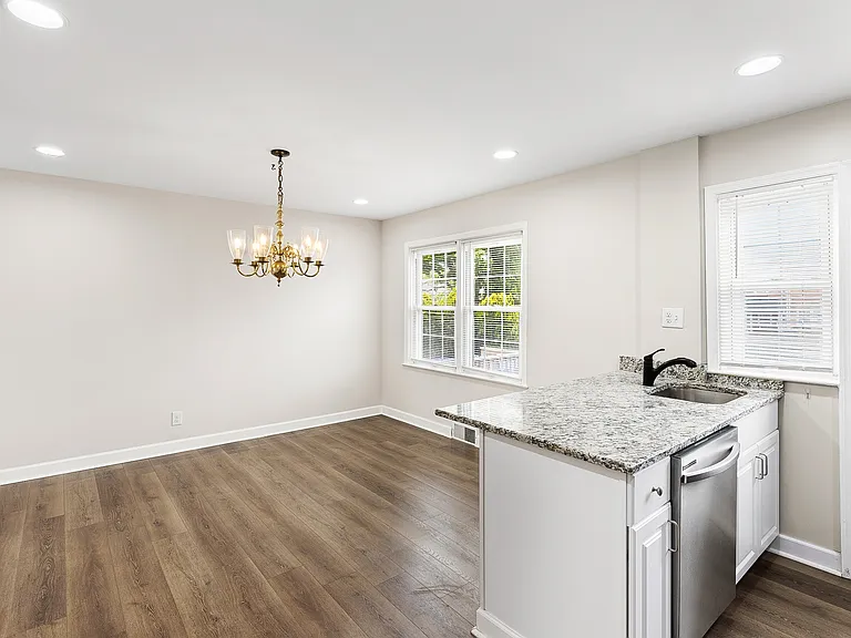 Kitchen (alt view)