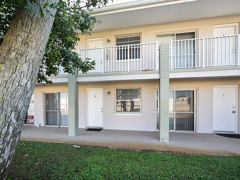 2417 N Oleander Ave #5 — Photo 14