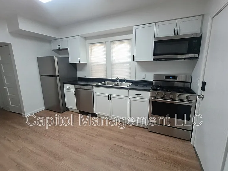 1120 N Chestnut St #1 — Photo 2