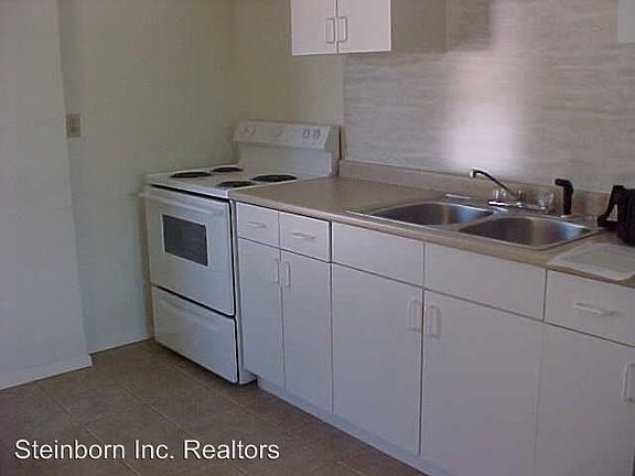 3rd image of 2105 College St APT F
