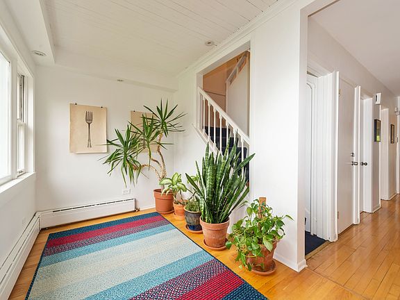 5th image of 847 Thomas Ave