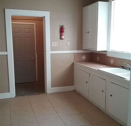 3rd image of 1267 Quinn Ave