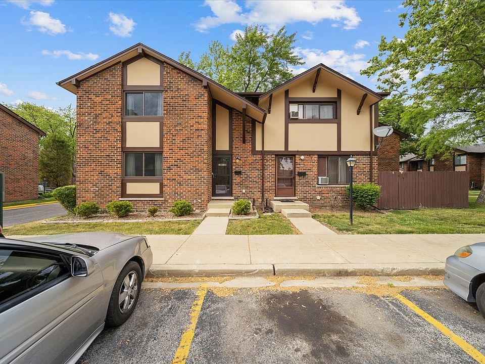 1st image of 18W100 Lowell Ln #100
