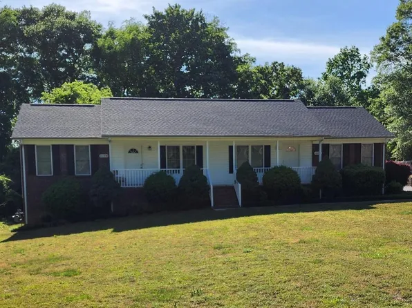 1020 Rosewood Dr, Dallas, NC 28034