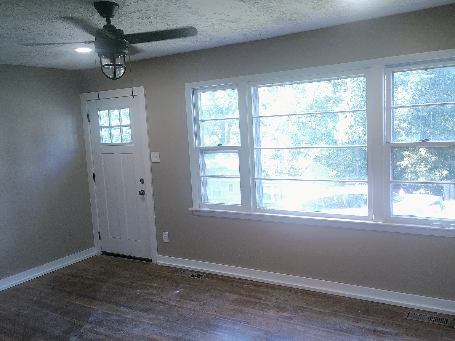 2626 Vucrest Ave — Photo 4