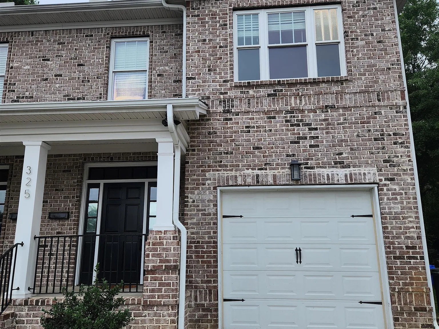 3 bed, 1800 sqft, $2,400 — Photo 2