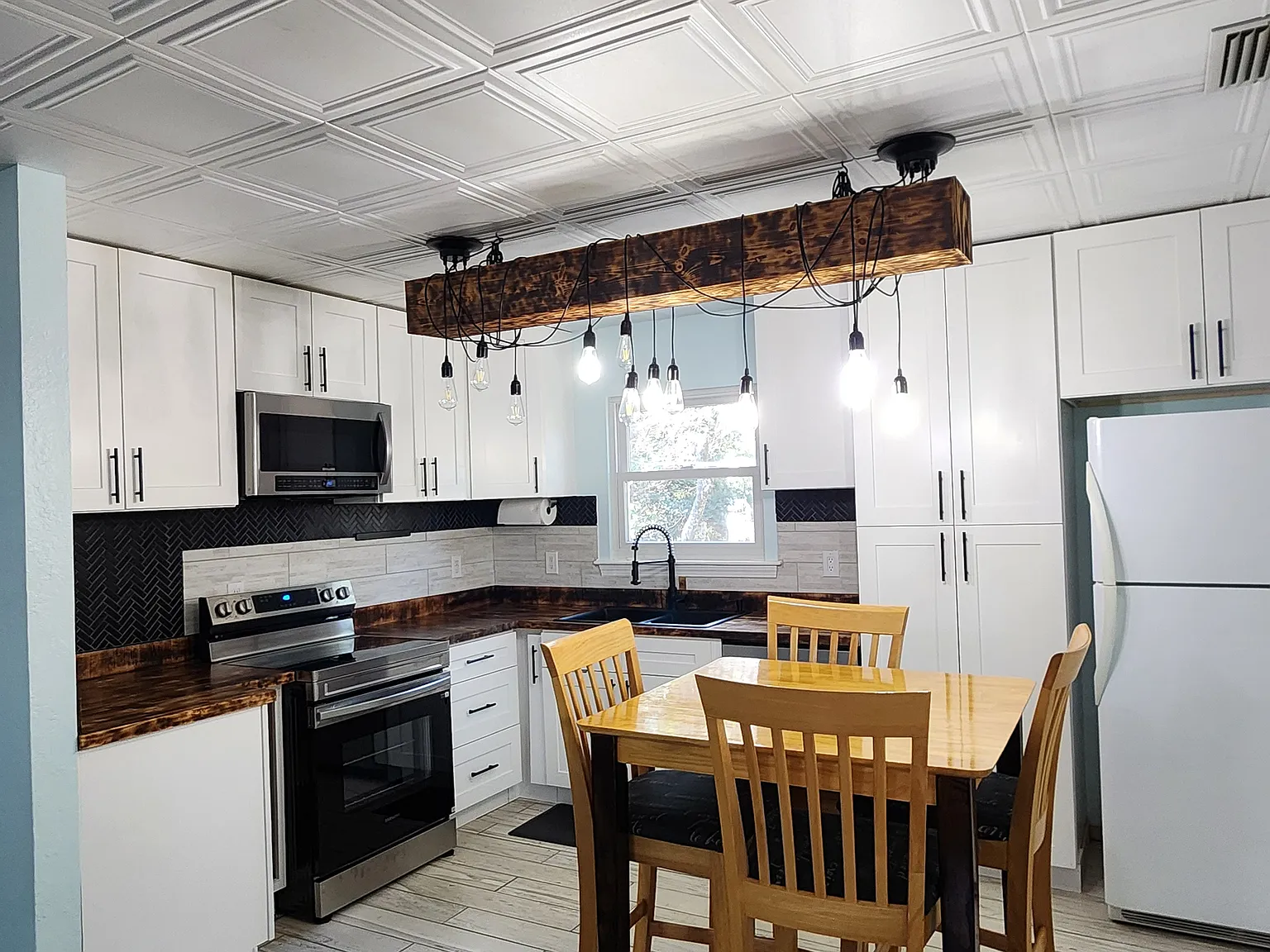 110 Harbour Rd — Photo 2
