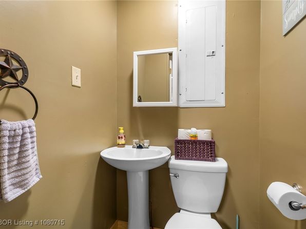 26733 Calhoun Rd, Shady Point, OK 74956