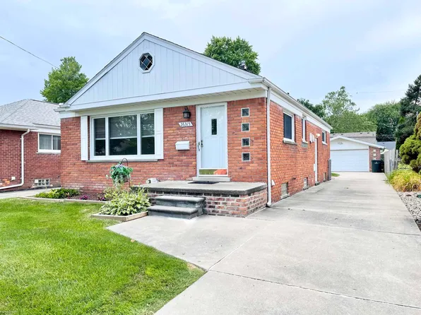 26315 Ursuline St, Saint Clair Shores, MI 48081