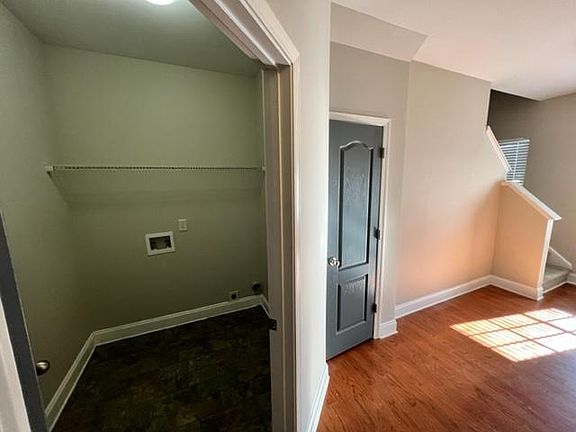 3rd image of 19 Greenfield Dr