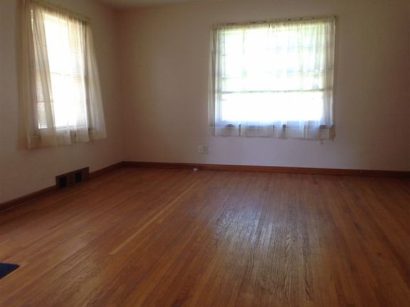 4th image of 2321 Logan St
