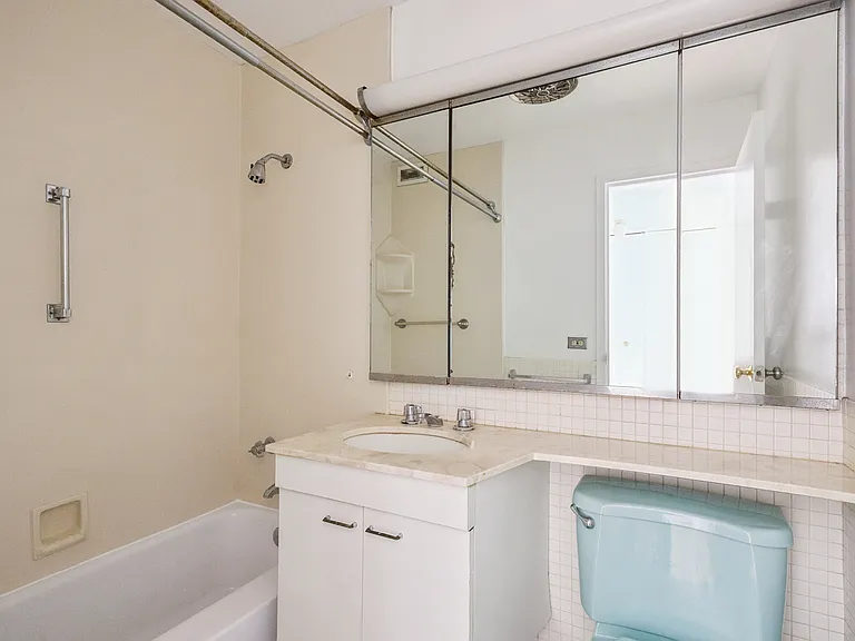 400 E Randolph St #3905 — Photo 21