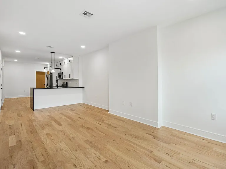 525 Washington St #2 — Photo 5