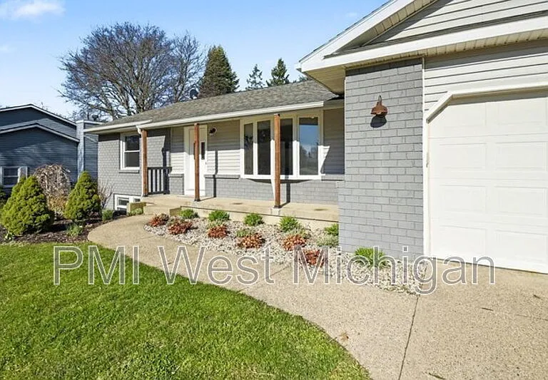 6593 Crownpointe Dr SW — Photo 2