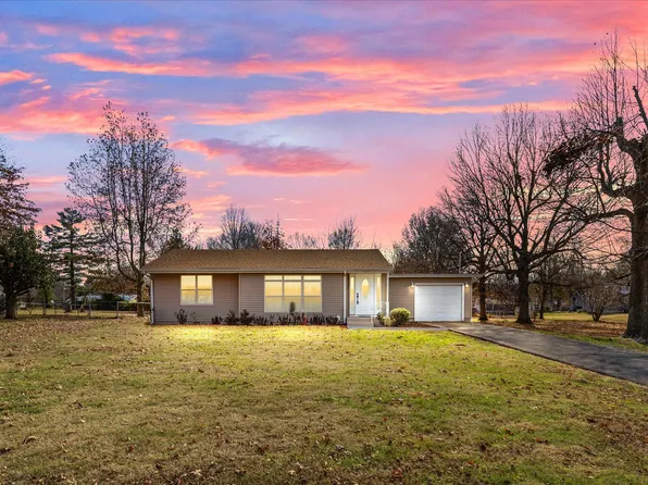 901 Hillcrest Drive, Monett, MO 65708
