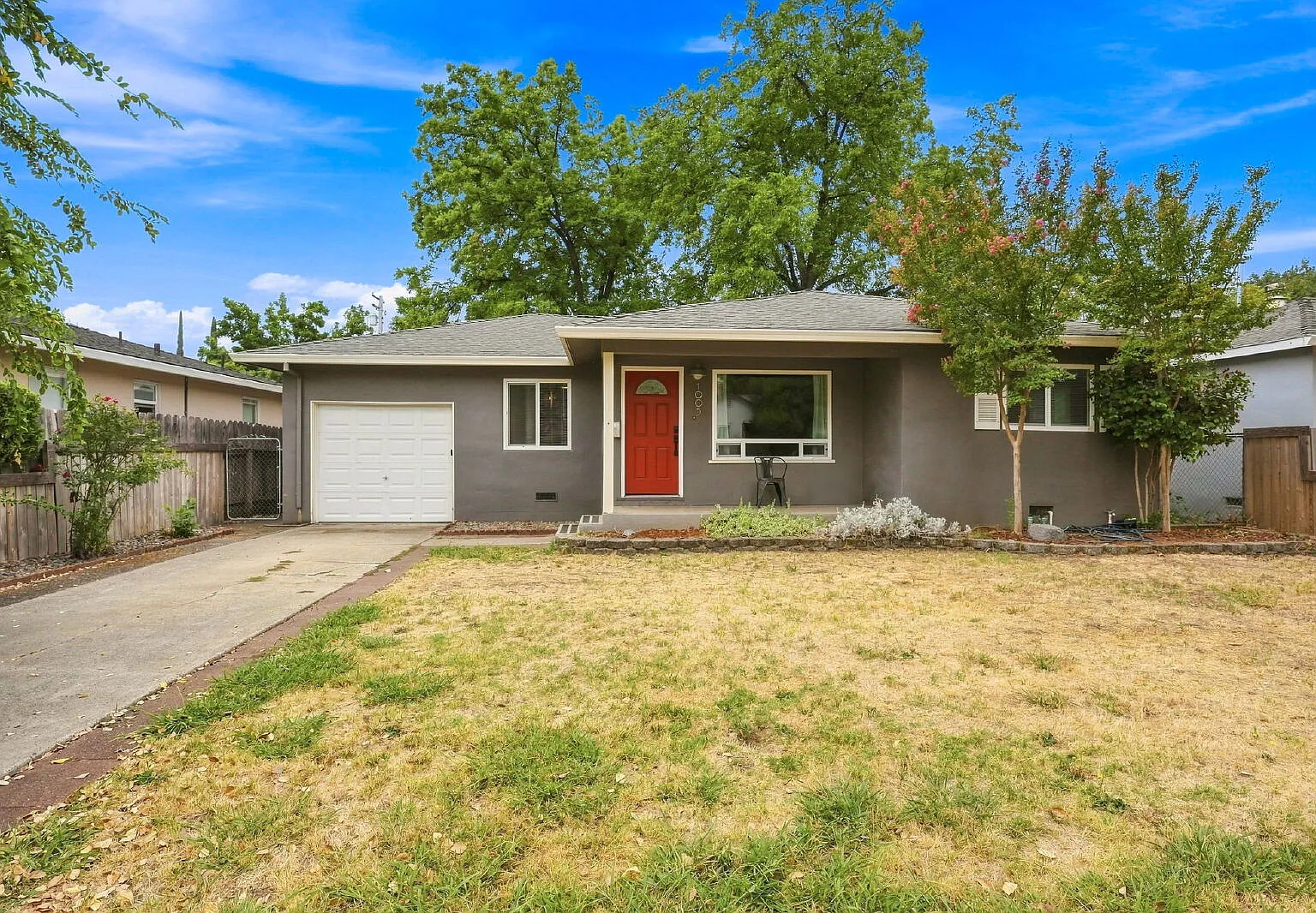 3 bed, 1.0 bath, 1128 sqft, $1,900 — Photo 1