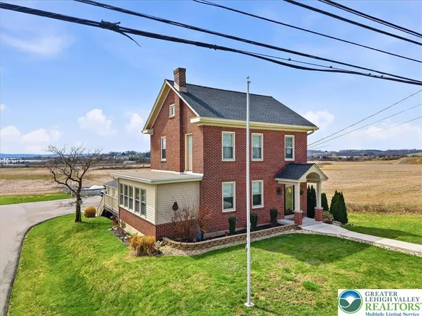 8038 Main St, Fogelsville, PA 18051