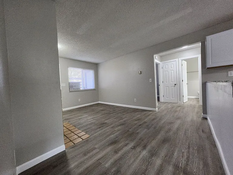 2922 Straus Ln #B — Photo 6