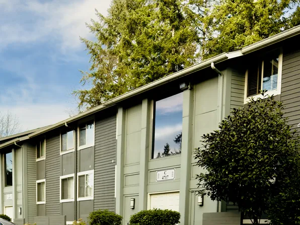 4717 W Lake Sammamish Pkwy SE APT C305, Issaquah, WA 98027