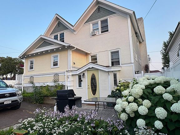 3rd image of 400 Maple St