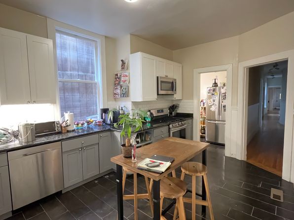 111 Lyon St #107