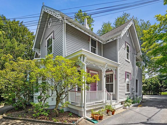 2nd image of 28 Franklin Pl