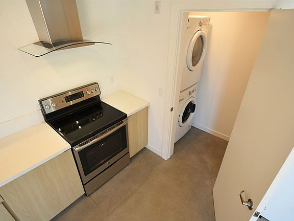 5th image of 491 41st St Unit 13