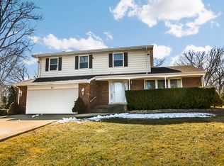 21 Circle Dr, Deer Park, IL 60010