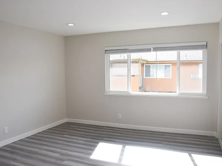 815 N Olive St — Photo 27