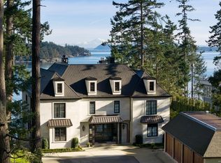 10865 Fernie Wynd Rd, North Saanich, BC V8L5H8