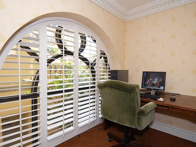 COMPUTER ROOMS WITH INTERNET ACCESS