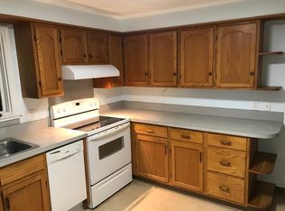 12 Yarnell Ave, Middletown, RI 02842