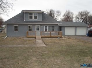 900 Sunnyside Ave, Valley Springs, SD 57068