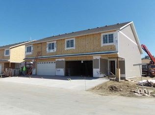 2814 Waters Edge Ln, Mandan, ND 58554