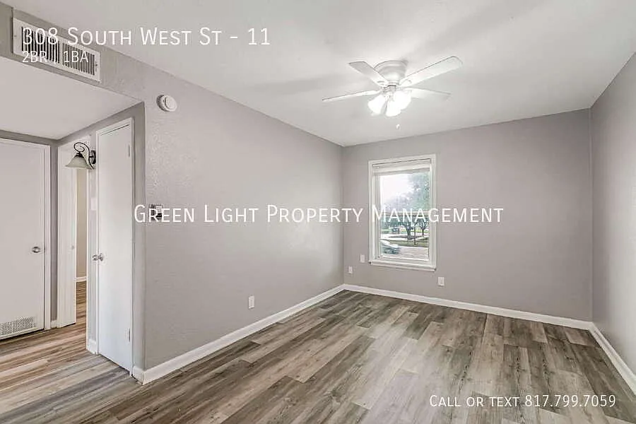 Updated 2-Bd Steps from Downtown Arlington & UTA! — Photo 4