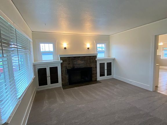 3rd image of 15721 Main St E