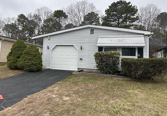 1st image of 61 Village Circle W