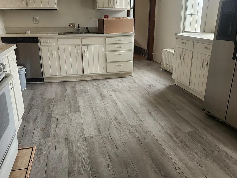215 Crawford St — Photo 3