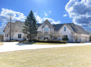 7143 W Ridgeview Ct, Mequon, WI 53092