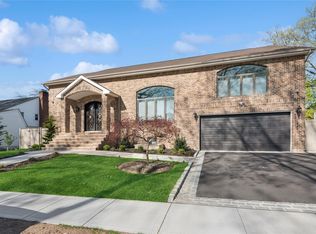 783 Oakleigh Rd, Valley Stream, NY 11581