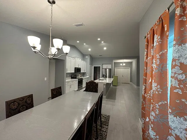 4 bed, 2011 sqft, $4,300 — Photo 3