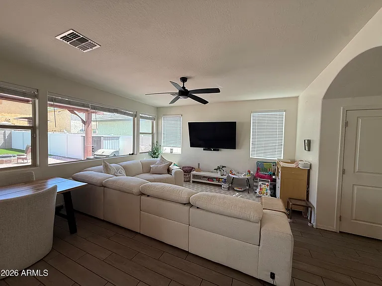 8804 W Jefferson St — Photo 5