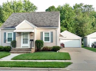 327 Cleveland Ave, Little Chute, WI 54140
