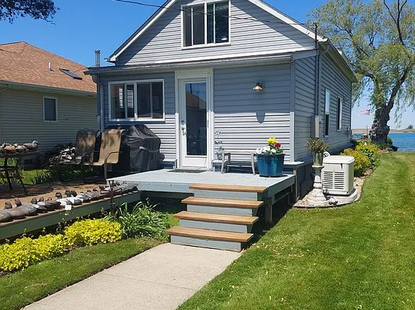 8292 Middle Channel Dr, Algonac, MI 48028