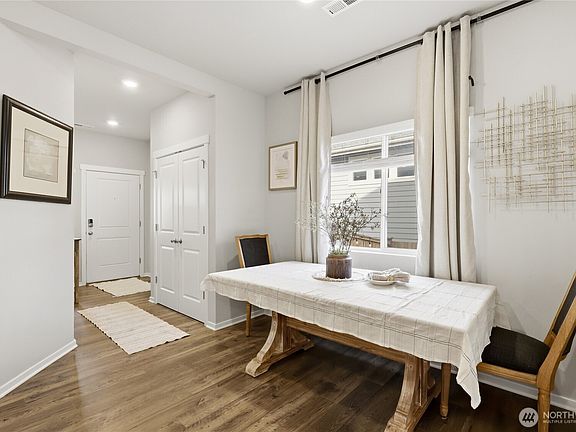 4th image of 6451 Yorktown Place NE